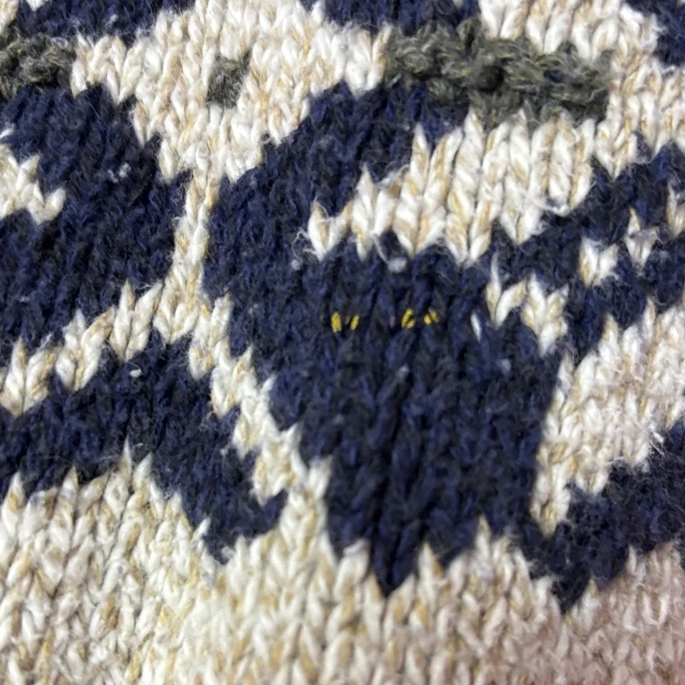 Cozy Retriever Cream and Black Knit Sweater Size: X Large